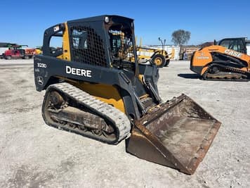 Main image John Deere 323D